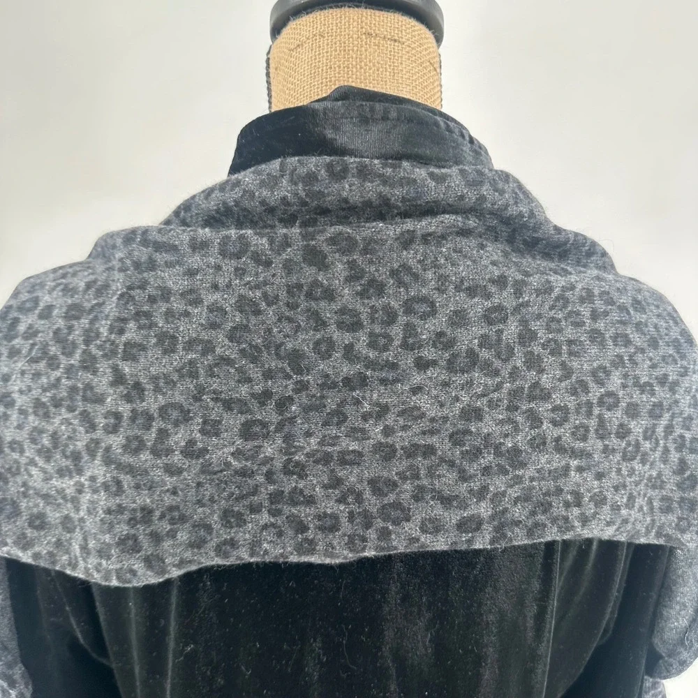 NWT Autumn Cashmere Leopard Print Scarf‎ 100% Pure Cashmere Gray One Size